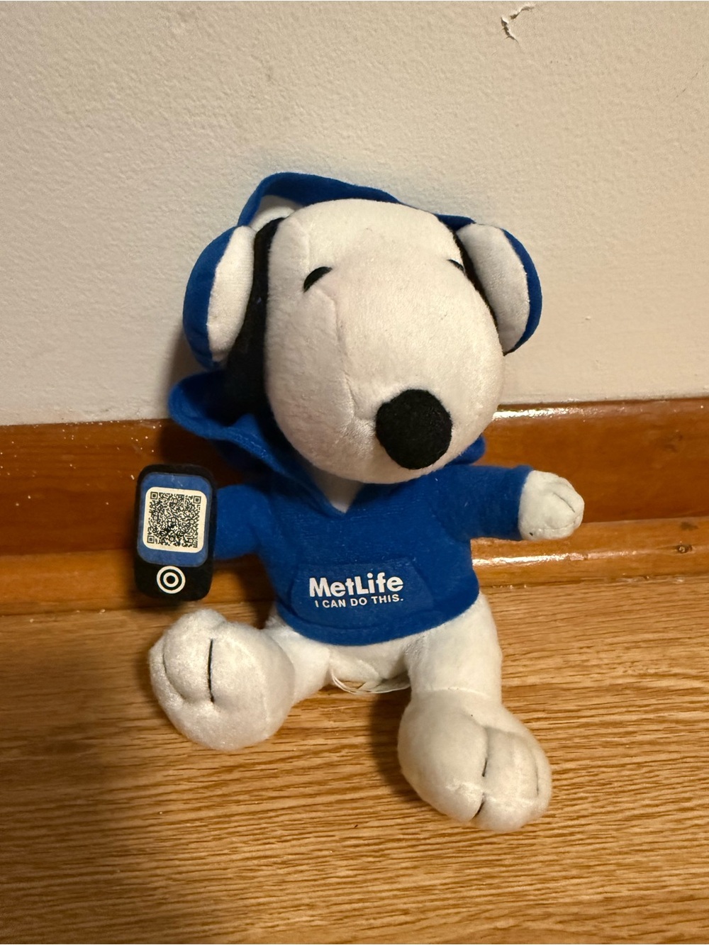 6" Metlife Peanuts Snoopy 2013 Plush Stuffed Animal wearing Headphones & Hoodie